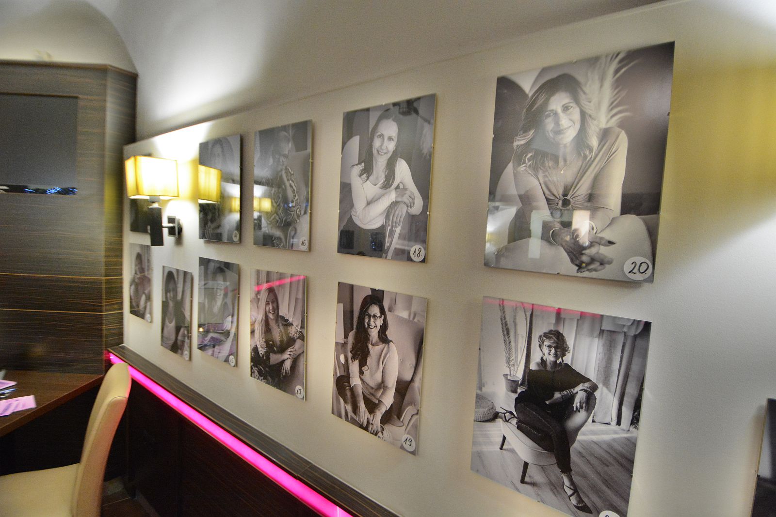 Önmagam mögé rejtve - portrékiállítás a Pátriában